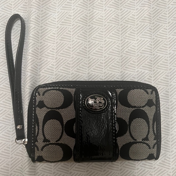Coach wristlet - Picture 1 of 3